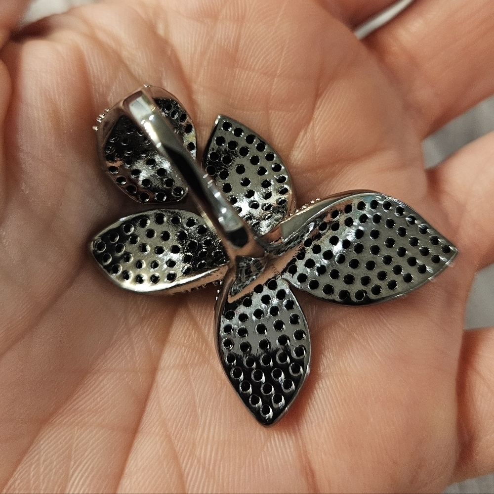NEW Black Crystalled Floral Ring - Picture 4 of 11